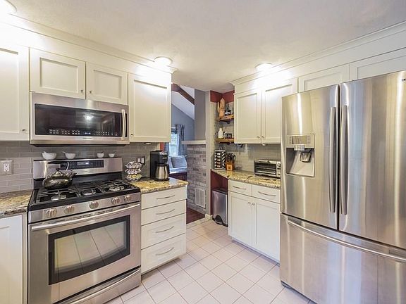 5th image of 7 Loiselle Ln