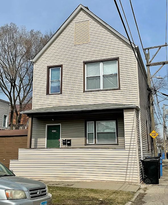 1st image of 3848 W Roscoe St #1