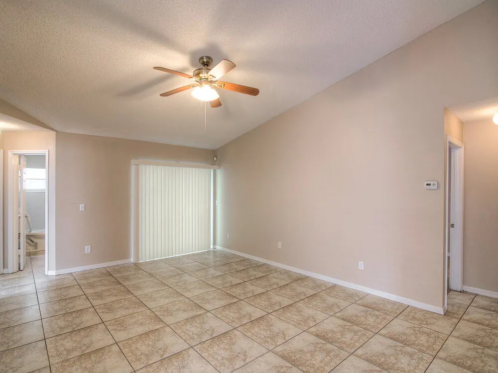 3 bed, 2.0 bath, 1280 sqft, $2,040 — Photo 2