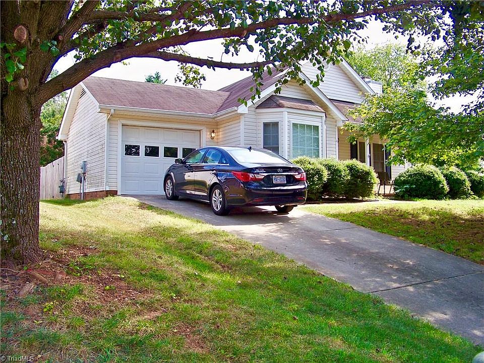 1st image of 4 Montford Ct