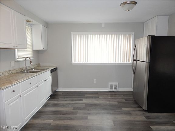 3rd image of 9002 S Highland Ave