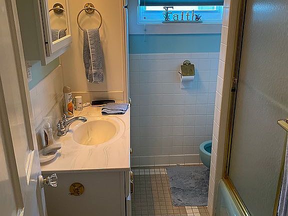 First floor bathroom 