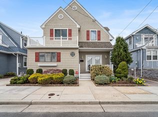 18 N Huntington Ave, Margate, NJ 08402
