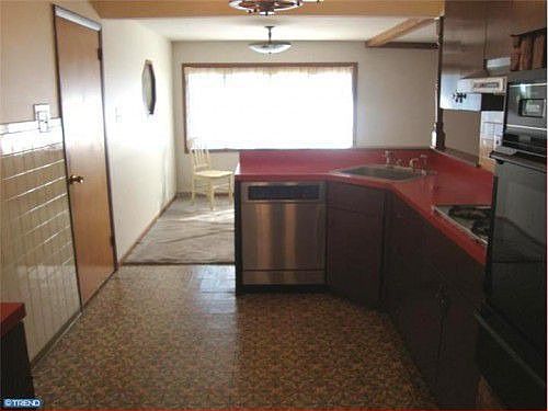 3rd image of 2402 Fernwood Dr