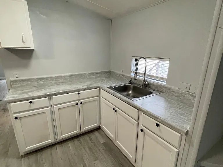 1045 Hickory Ln #8 — Photo 3