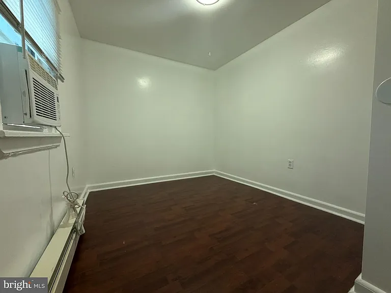 2 W 2nd St #3 — Photo 9