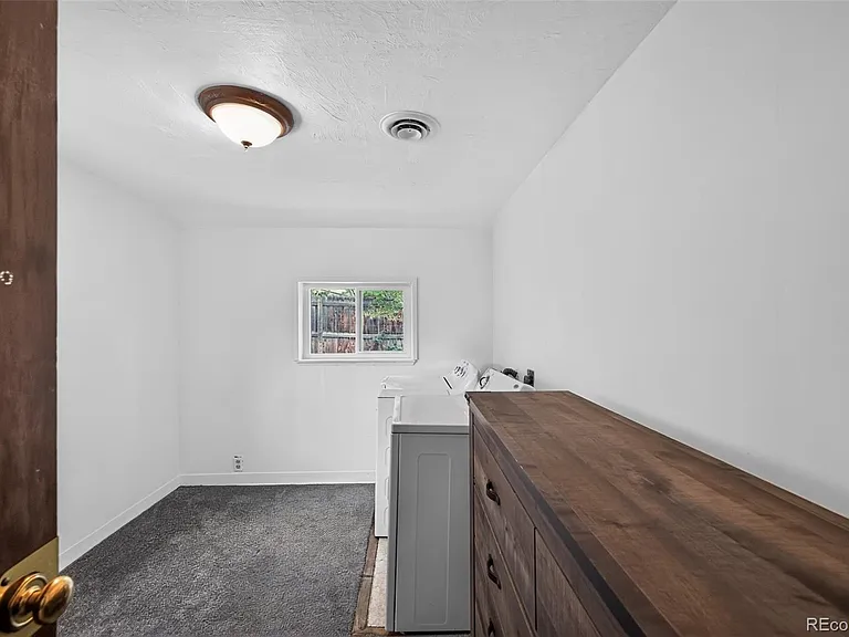 225 S Holland St #B — Photo 16