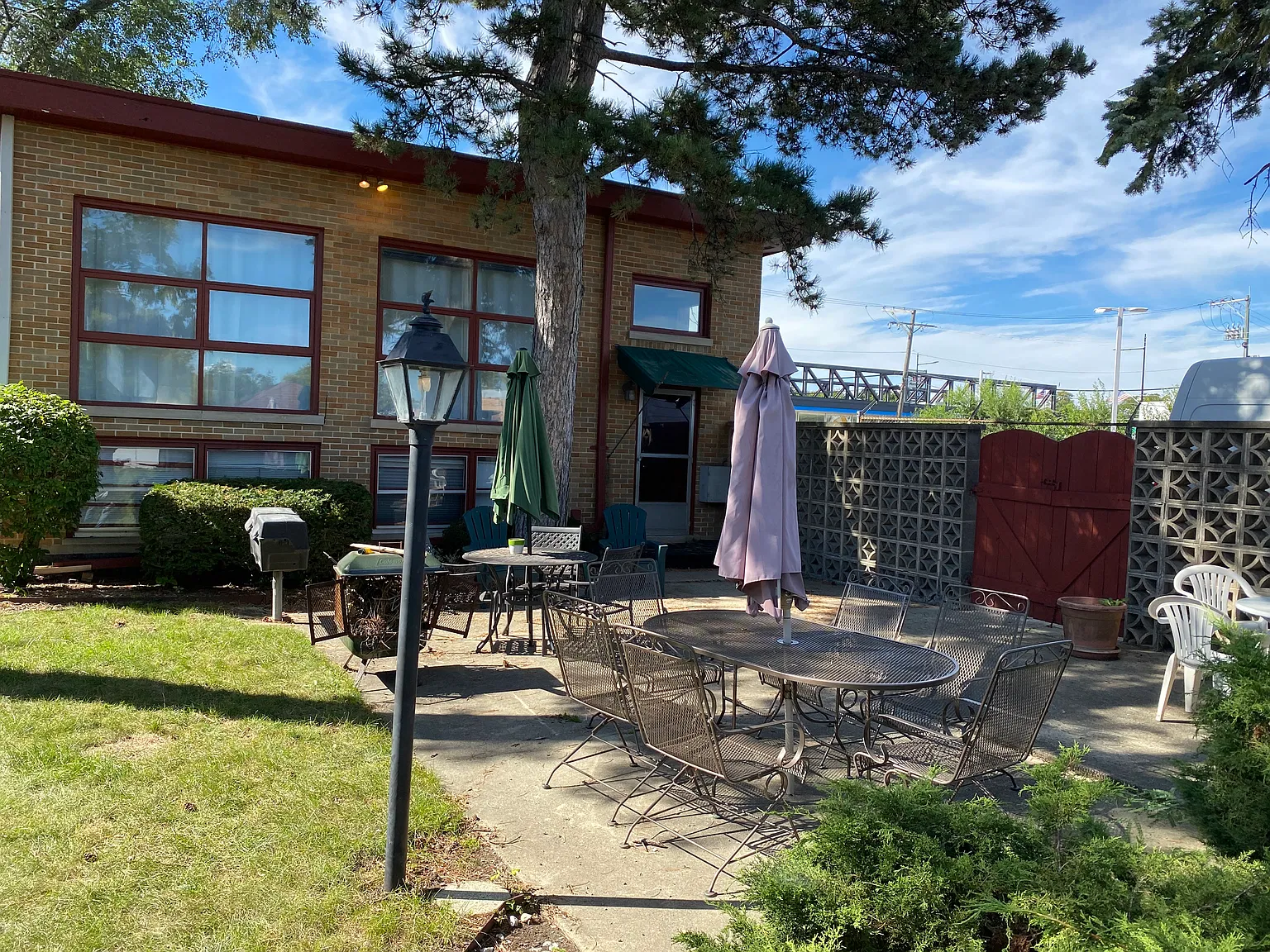 3 bed, 1800 sqft, $2,400 — Photo 2