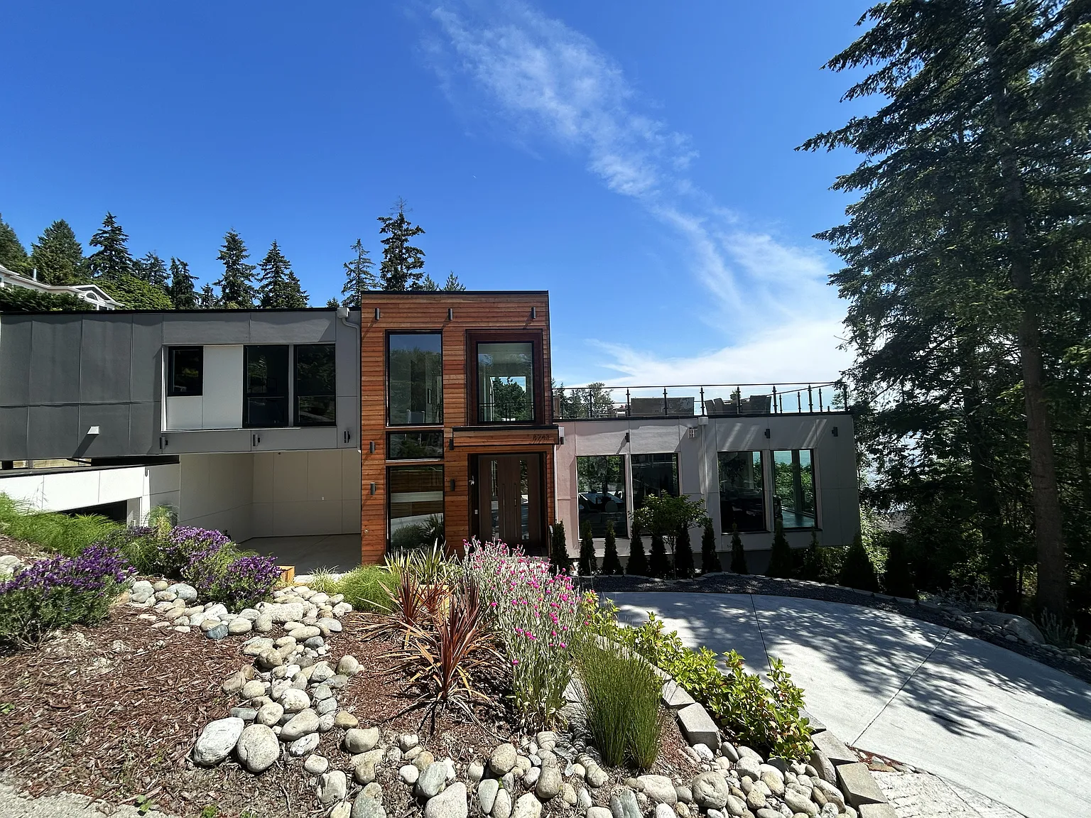 5 bed, 4.5 bath, 5450 sqft, $11,950 — Photo 4