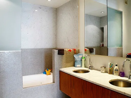Sold by Sotheby's International Realty | media 11