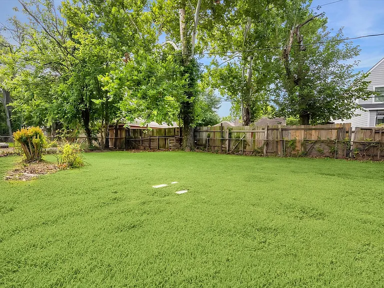 522 Barkley St — Photo 18