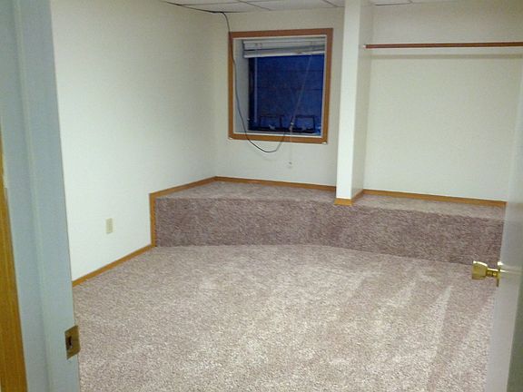 4th image of 31 Andrea Dr