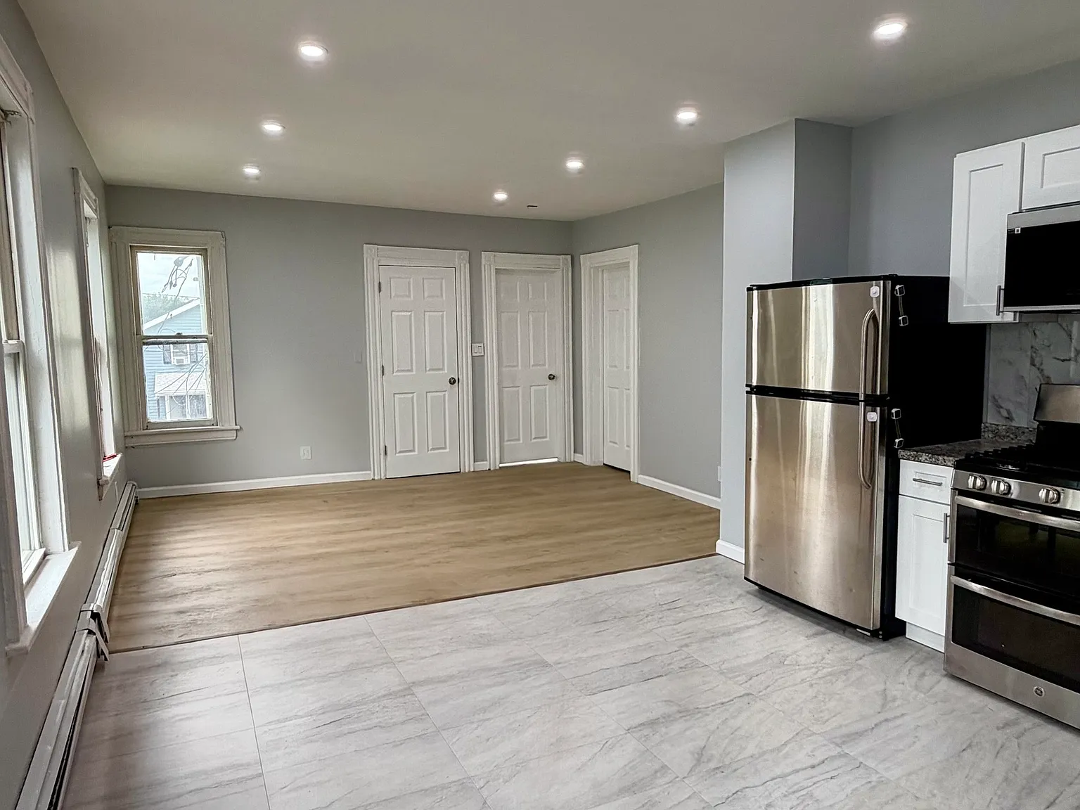 3 bed, 1.0 bath, 1150 sqft, $2,400 — Photo 3