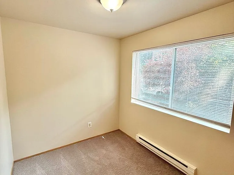 Montlake Villas — Photo 12
