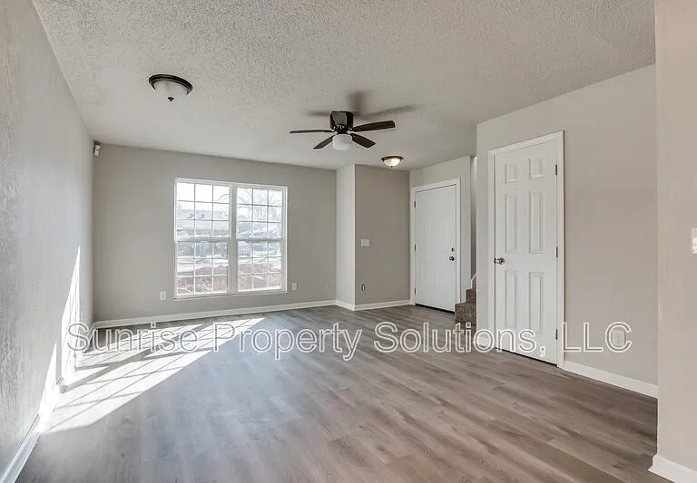 4713 Love Dr — Photo 9