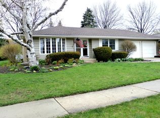 2315 Coach And Surrey Ln, Aurora, IL