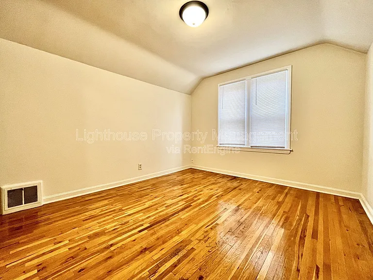 1656 Fremont Ave NW — Photo 17