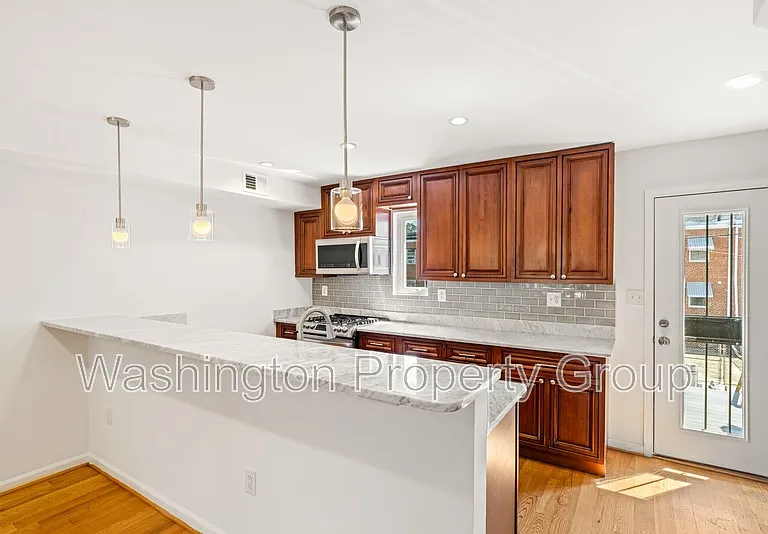 329 18th Pl NE — Photo 11