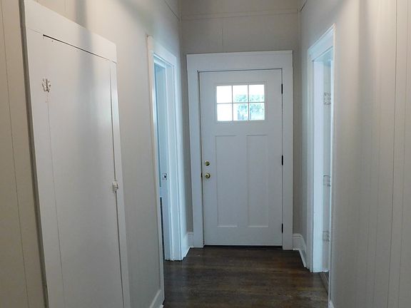 5th image of 415 E Oak Hill Ave