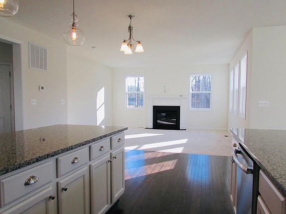 2nd image of 108 Saratoga Woods Ln