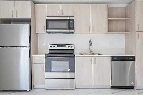420 SW 7th Ave #301 Photo 1