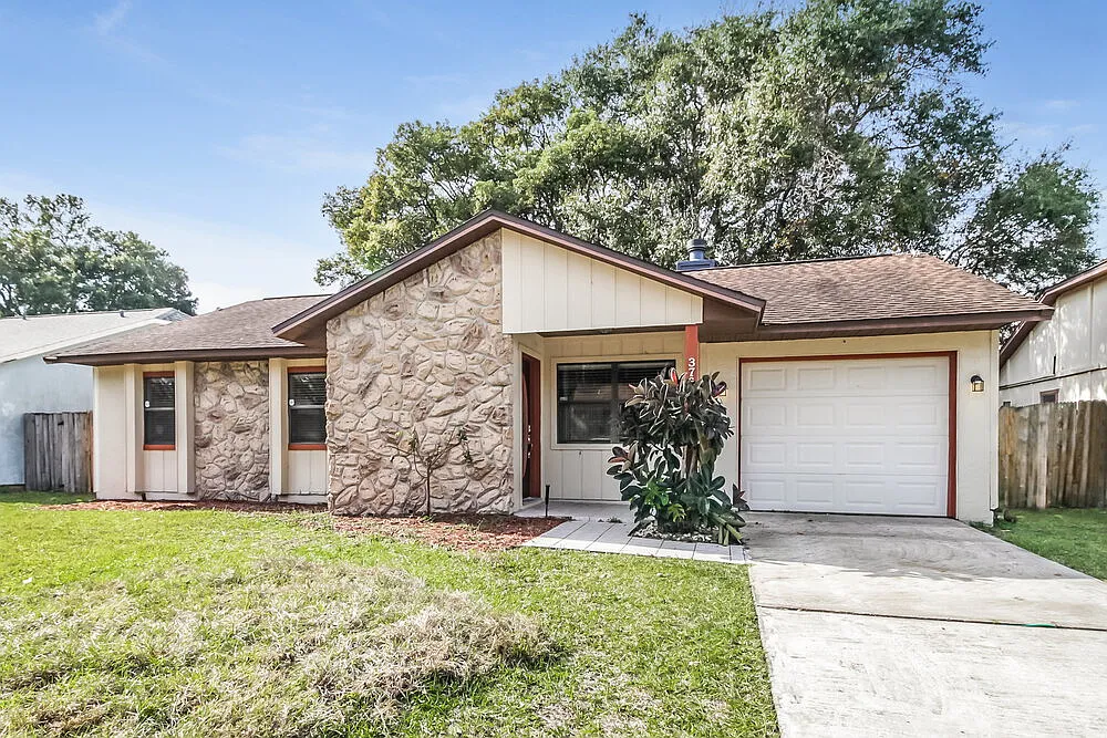 3 bed, 2.0 bath, 1218 sqft, $2,990 — Photo 1