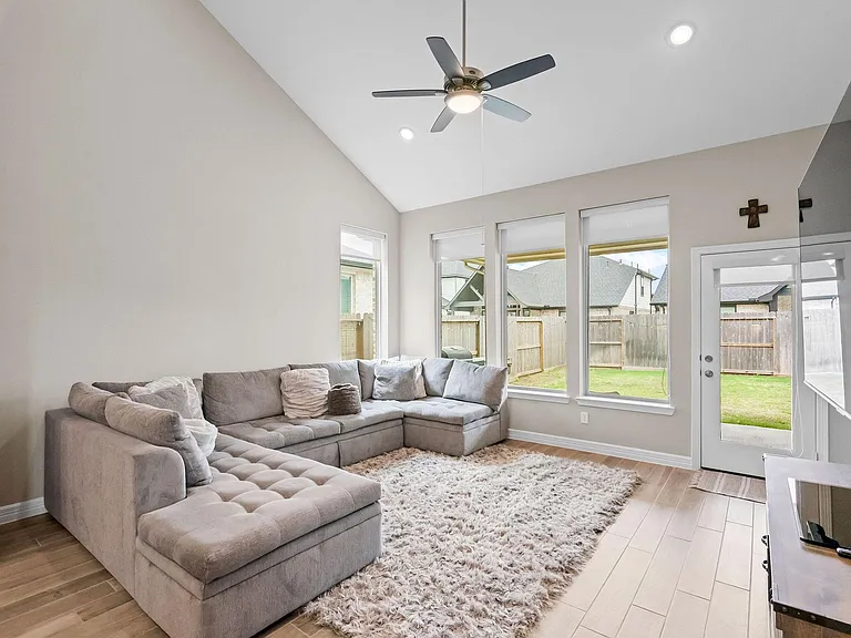4106 Sherman Oak Ln — Photo 11