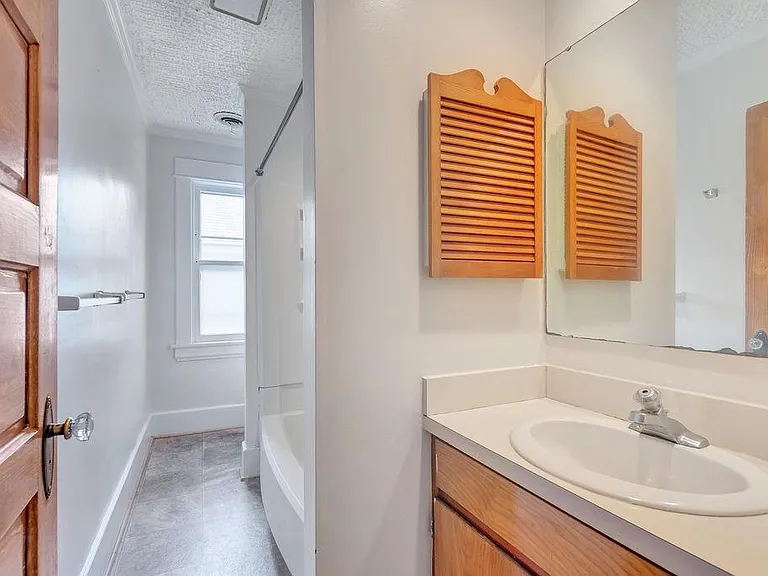402 Altamont Cir #A — Photo 10