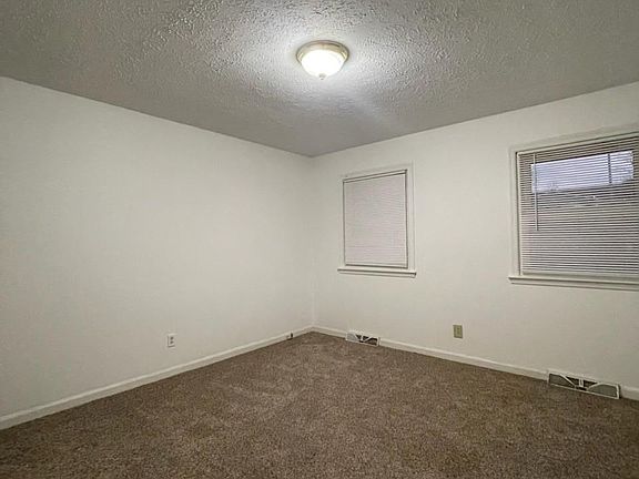 3rd image of 463 Whispering Hills Dr