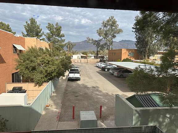 2nd image of 2950 N Alvernon Way #711