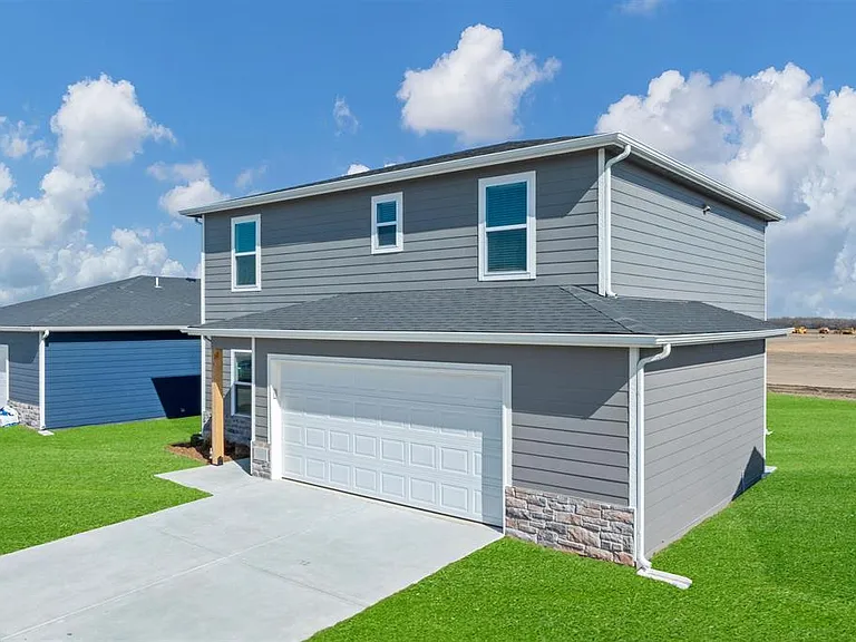 2706 S Cypress St — Photo 2