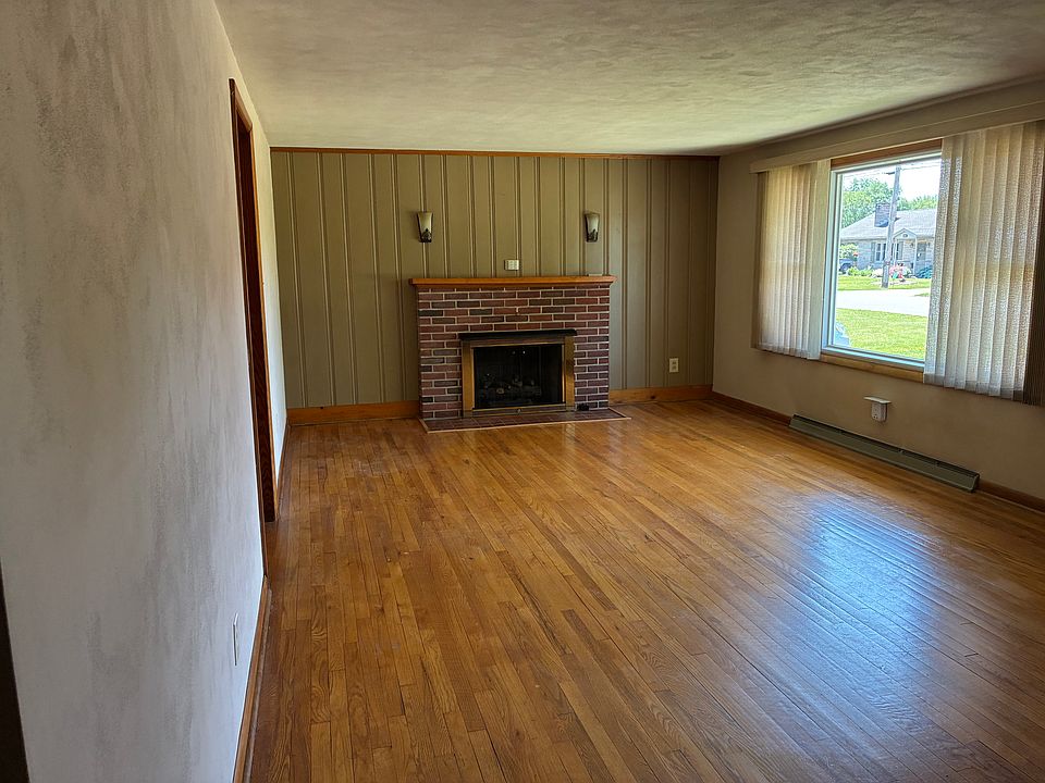 1st image of 211 Lincoln Dr