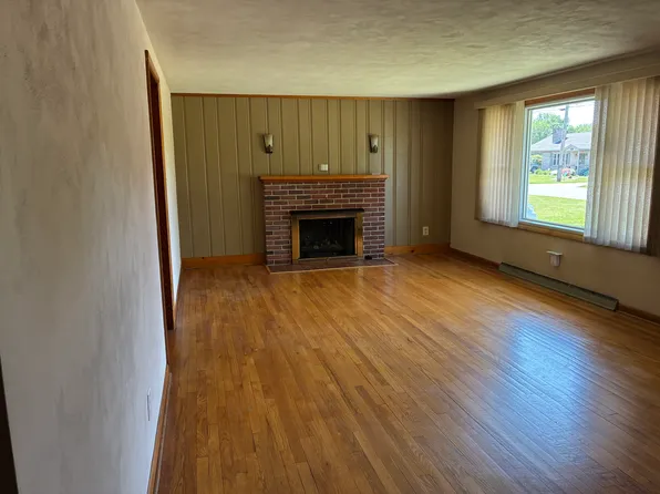 211 Lincoln Dr, Fayetteville, PA 17222