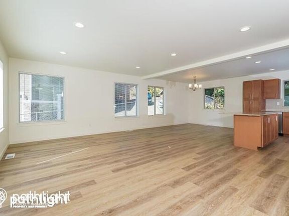 5th image of 4034 NE Luxury Ln