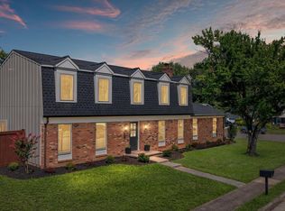 401 Crestwood St SW, Leesburg, VA 20175