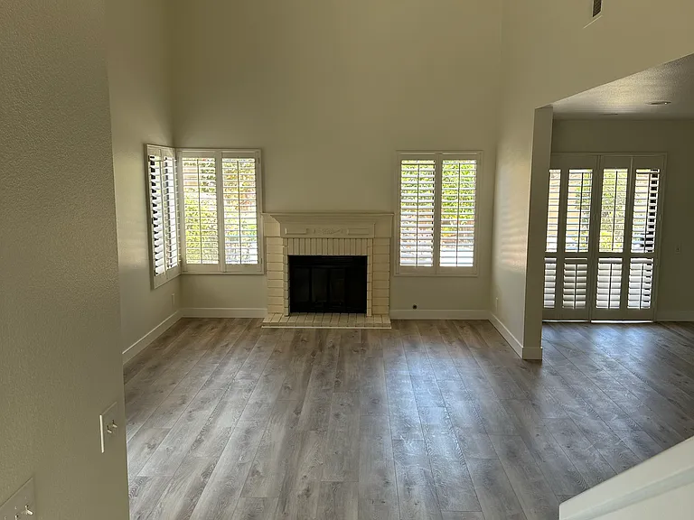 12451 Sunnyglen Dr — Photo 3