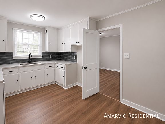 5th image of 1107 College St #C