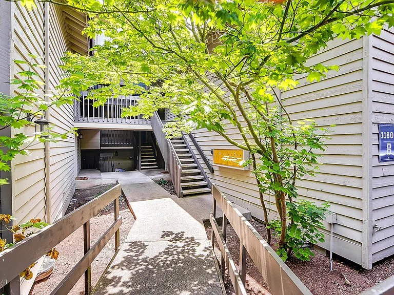 Starboard Apartments — Photo 19