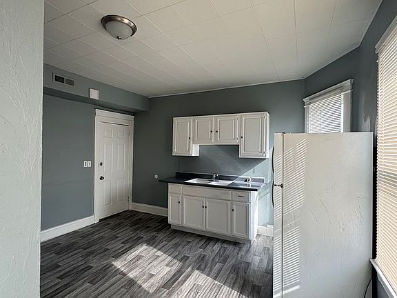 4th image of 3821 E 55th St APT 4