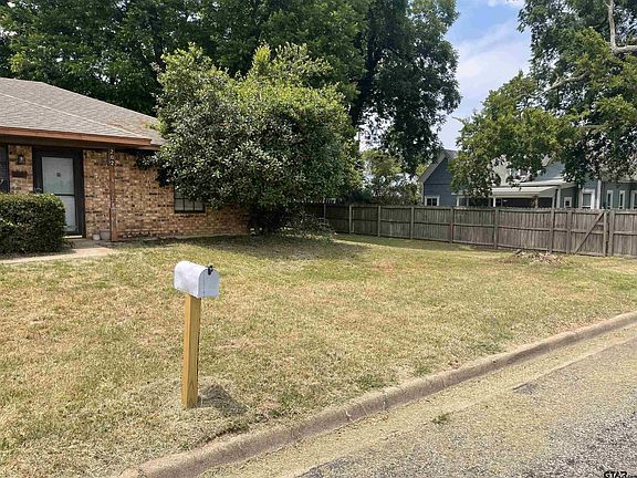 2nd image of 202 Dull Averiette St