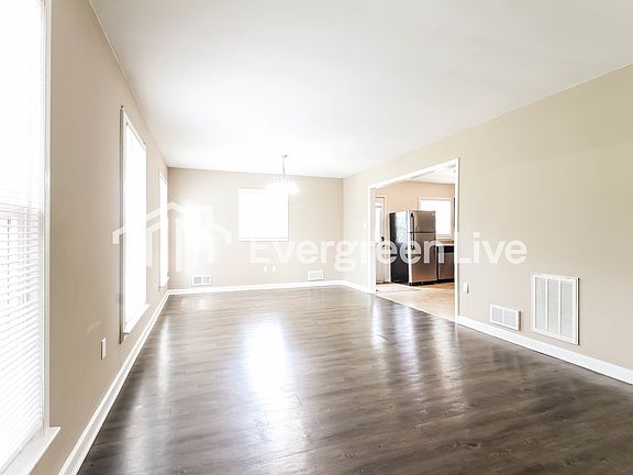 3rd image of 528 Mason Rd