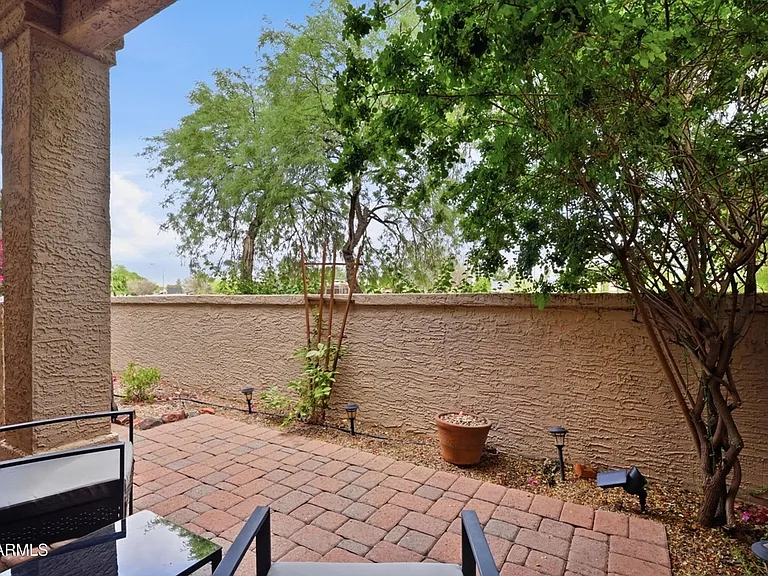11515 N 91st St #124 — Photo 33
