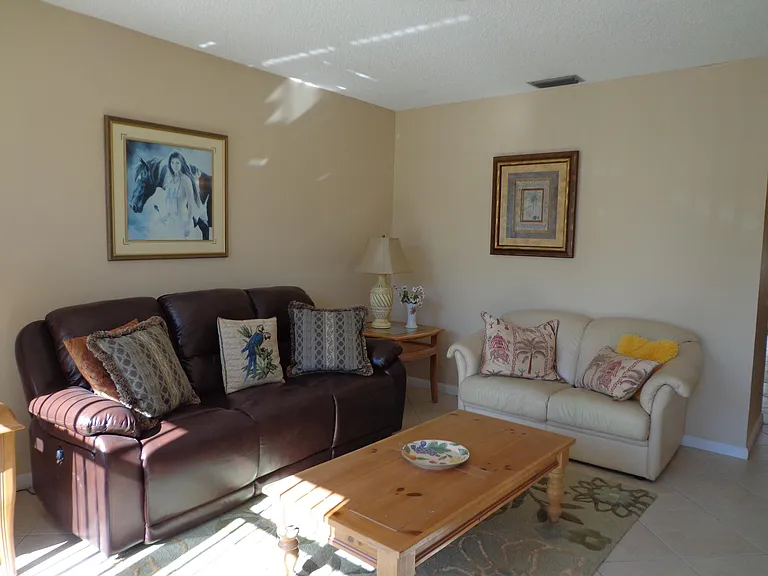 1168 Amaryllis Ct — Photo 2