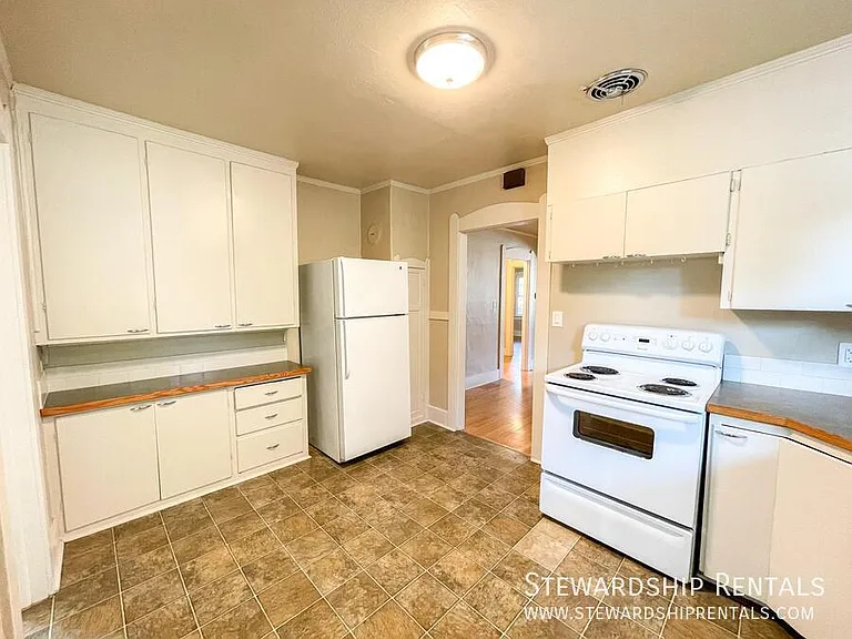 1745 Olive St — Photo 7