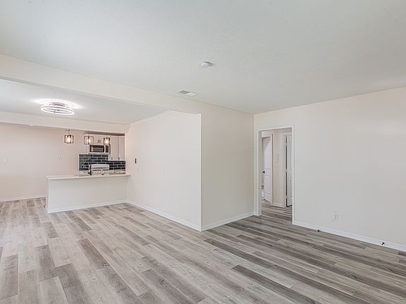 4th image of 426 NE 29th St