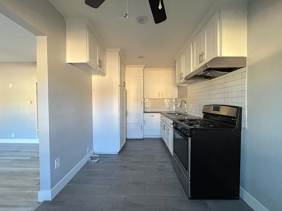2700 Clarendon