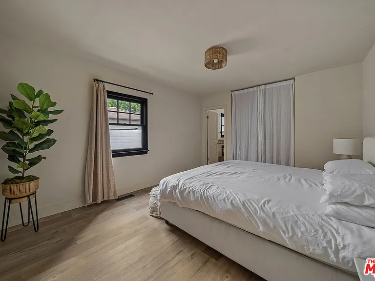 8822 Rosewood Ave — Photo 14