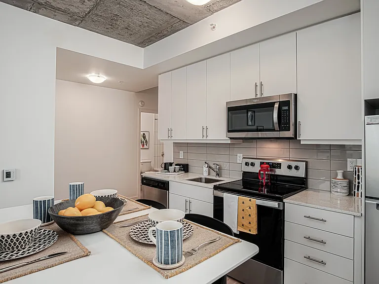 333 University Ave — Photo 12