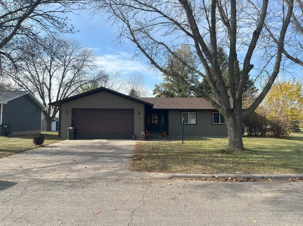 919 4th St NW, Clara City, MN 56222