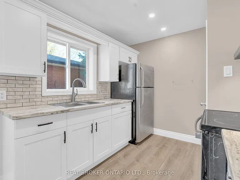 301 Franklin St N #A — Photo 8